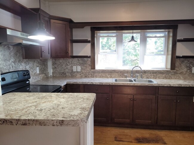 Photo - 905 E King St Unidad D