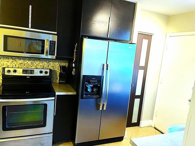 1770 NE 191st St Unit 700-1