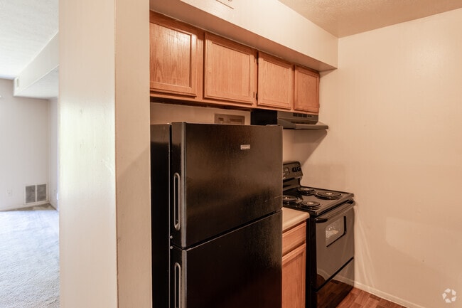 2BR, 1.5BA - 950 SF