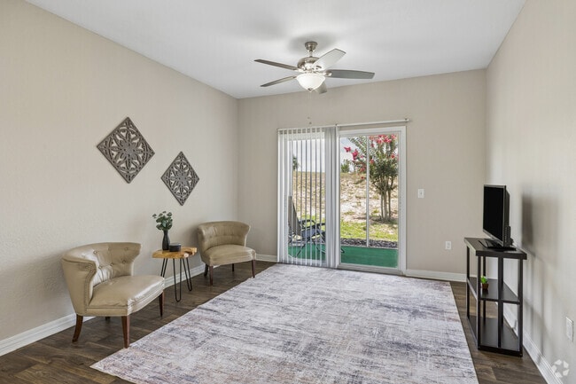 1BR, 1BA - 833SF - Living Room
