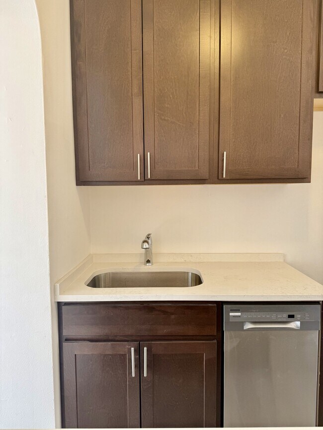 2351 W Wilson Ave Unit 308