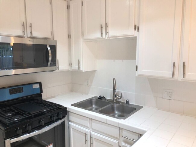 Photo - 3042 Livonia Ave