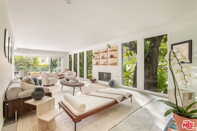 Building Photo - 1588 N Doheny Dr