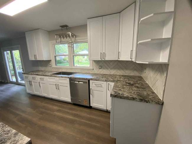 Photo - 412 Western Cir