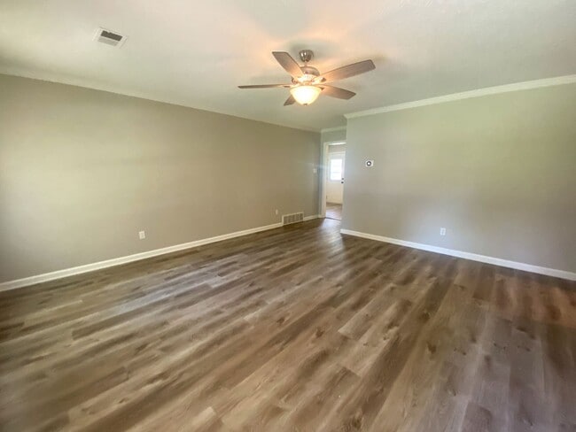 Photo - 4 bed, 2 bath spacious home on large lot i...