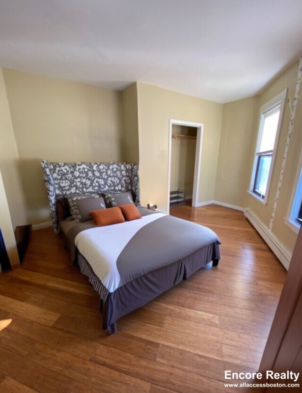 Photo - 147 Meridian St Unit 4