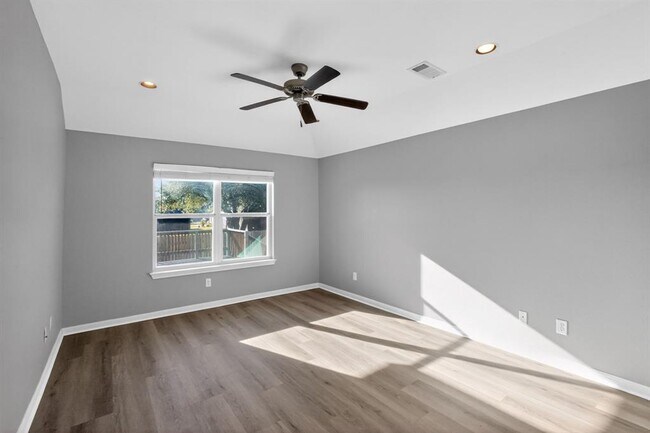 Photo - 219 Valley Oaks Loop