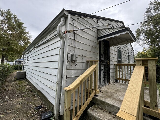 Photo - 3532 Caroline Ave