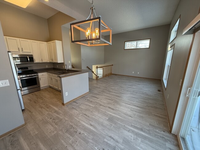 Photo - 10530 Pond Curve