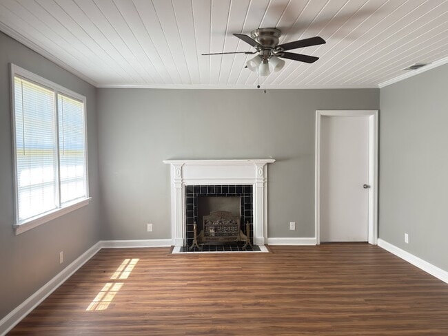 Photo - 504 E Adair St