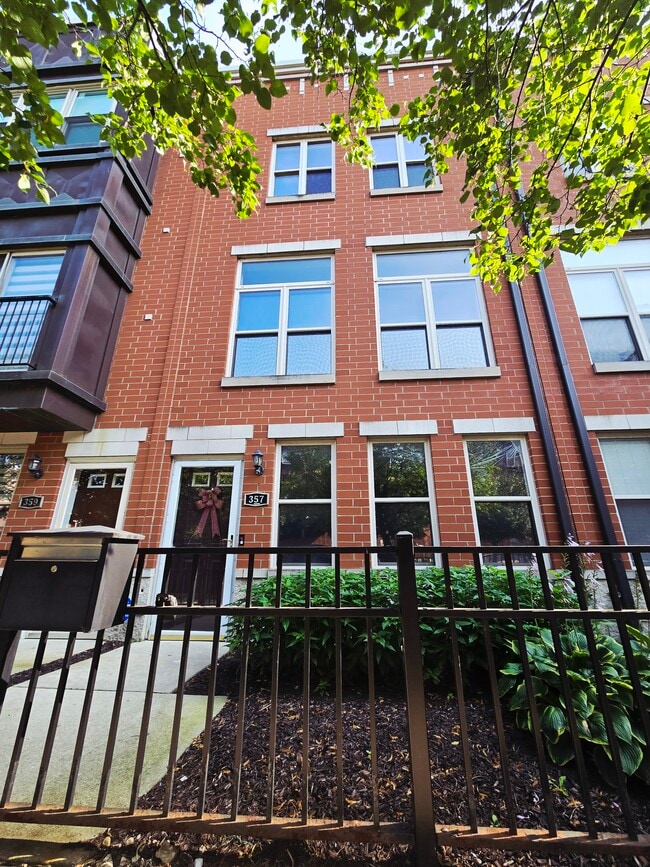 Building Photo - 357 E Eastgate Pl Rental
