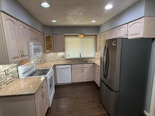 2211 Placid Dr