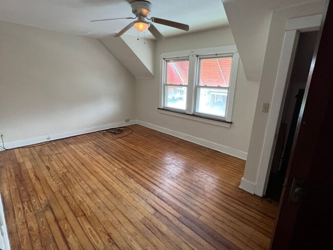Photo - Amazing 3 bedrooms 1.5 bathrooms