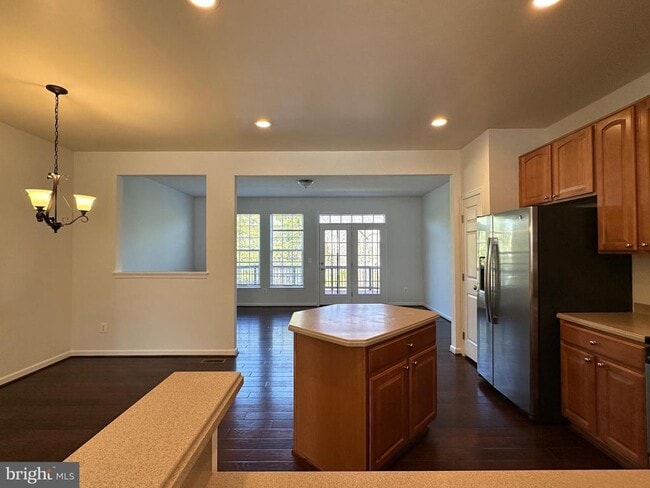 Photo - 25274 Gothic Square