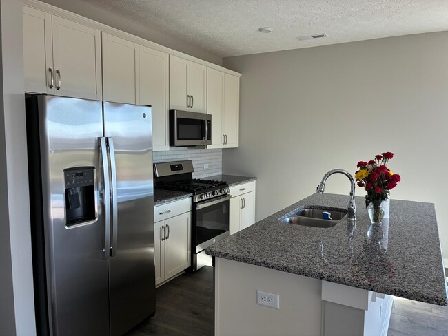 Photo - 813 Anise Ln