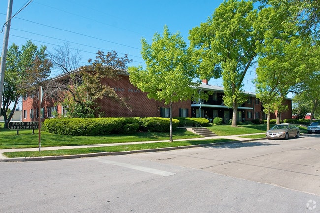 7607 W Waterford Ave
