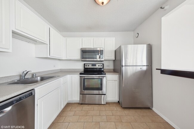 Photo - 10 E Ontario St