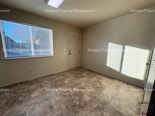 Photo - 394 S Saturn Ave