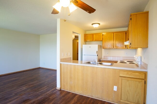 Photo - Great Piedmont 3 Bdr Townhouse w/Fireplace, DW + Garage! Unit 767