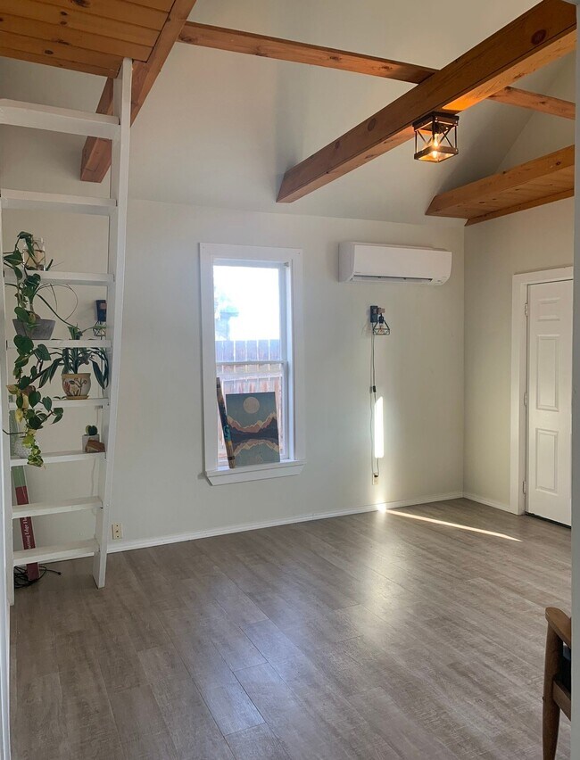 Photo - 612 N Pacific St