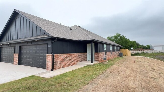 Building Photo - 11420 University