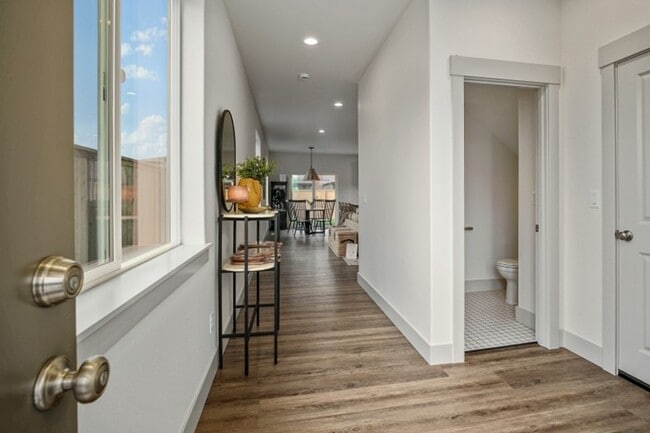 Photo - 1319 Oppek St NE