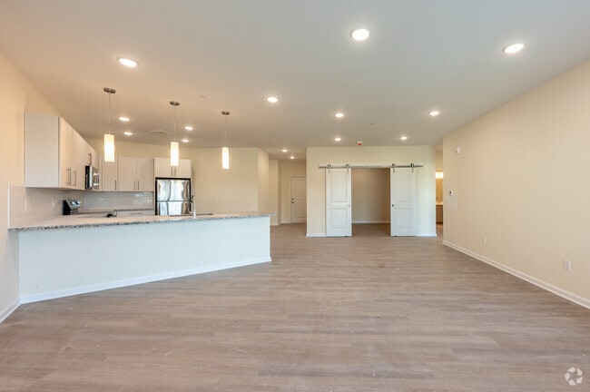 2 habitaciones, 2 baños - 117 m² - Sala de estar - Summit Place - 1 Month Free, Open House 11/15