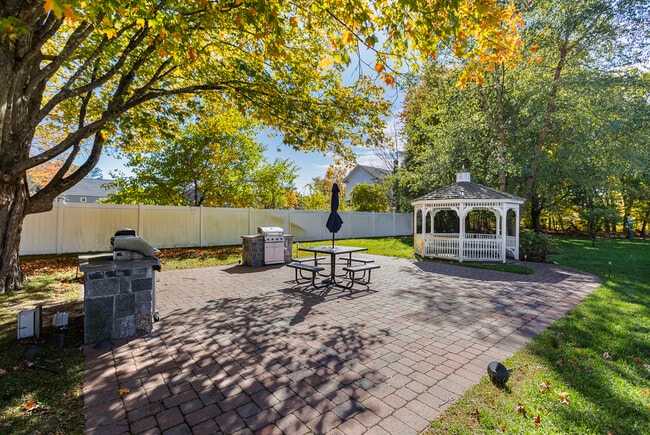 Iris Court Apartments
