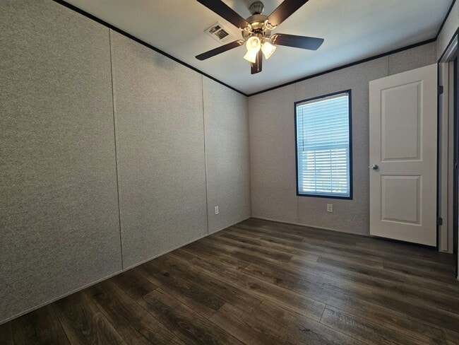 Photo - 549 Suwanee Dr