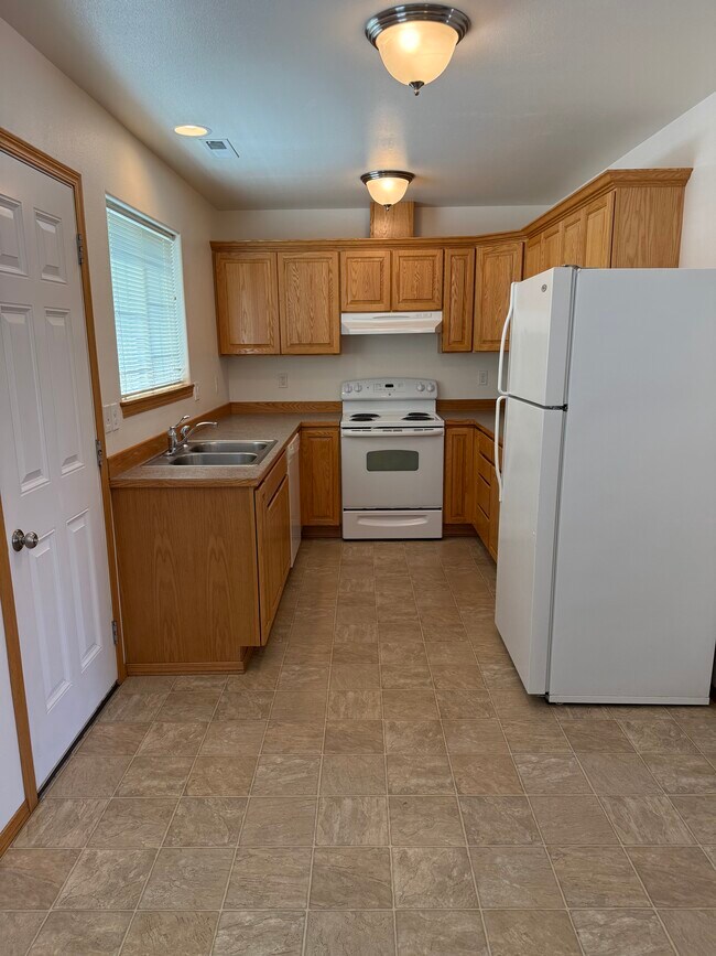 Photo - 1015 N Baker Ave