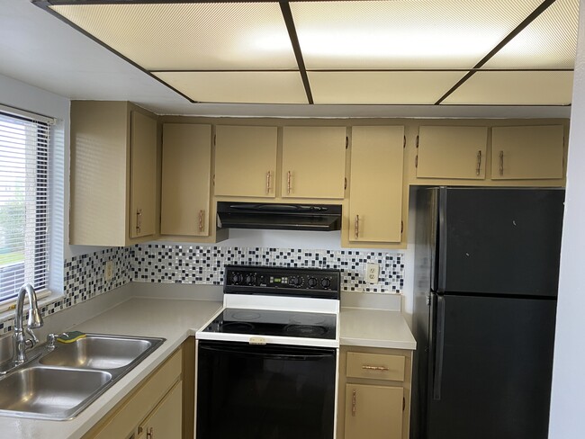 Photo - 1554 University Lane Unidad 308
