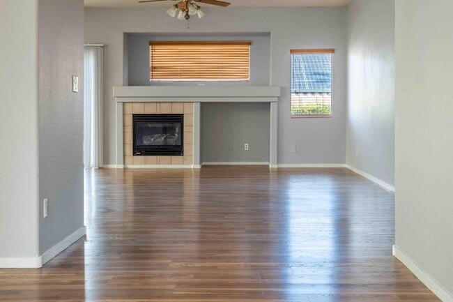 Photo - 10530 Santerno St