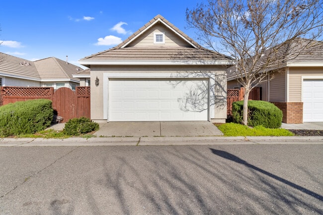 Photo - 1886 Dawnelle Way