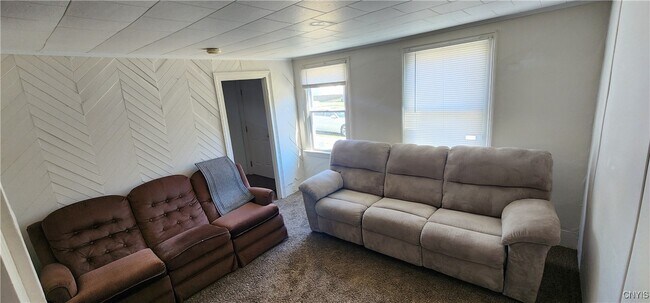 Photo - 131 W Schuyler St
