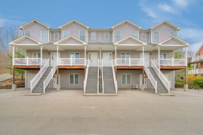 Beautiful Town Home available for short te... - Beautiful Town Home available for short te...