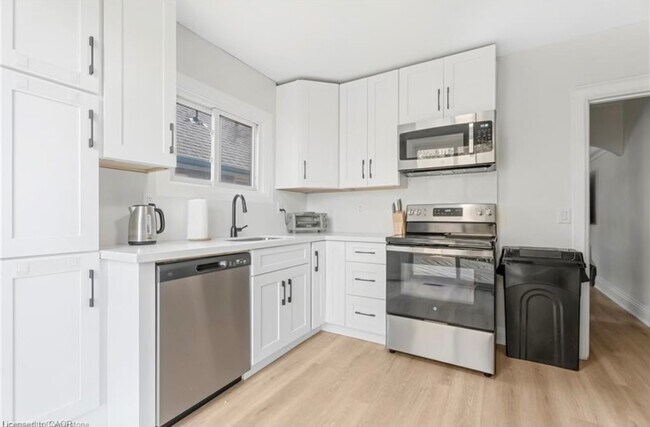 Photo - 76 Barclay St