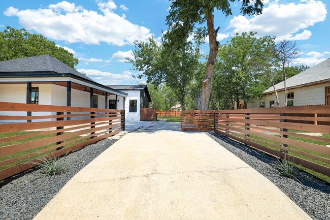 Photo - 2425 Monterey St