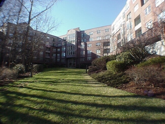 Building Photo - 1 Watermill Pl Unit 426