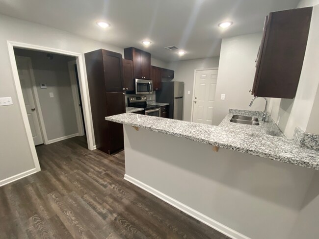 Photo - 136 Duplantis St Unit B