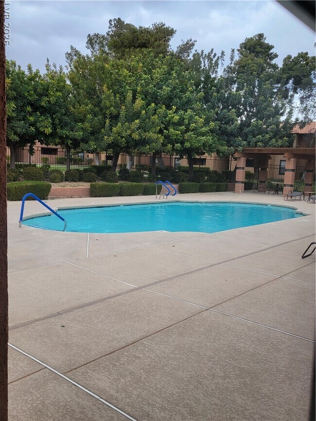 Photo - 2451 N Rainbow Blvd Unidad 2024