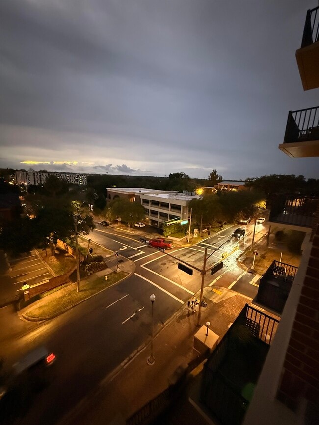 Photo - 215 W College Ave Unidad 302