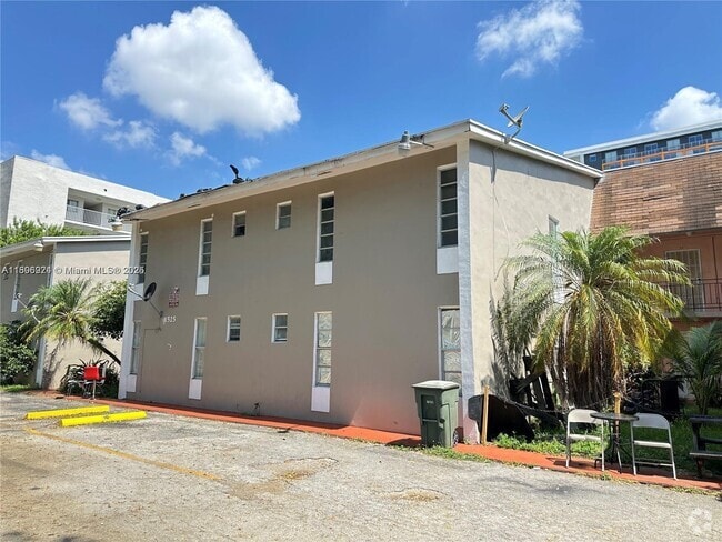 Building Photo - 1525 NW 19th Terrace Unit 3 Rental