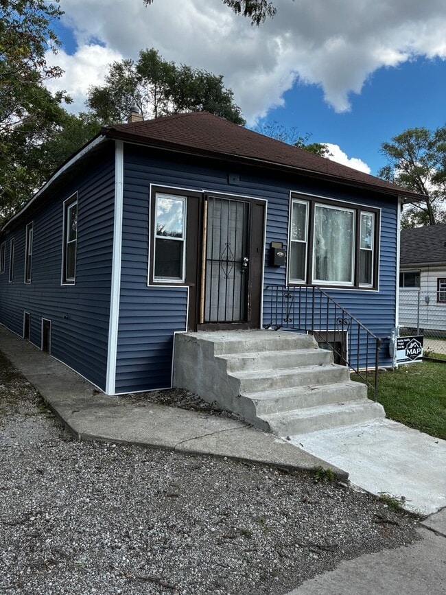 Building Photo - 10741 S Glenroy Ave