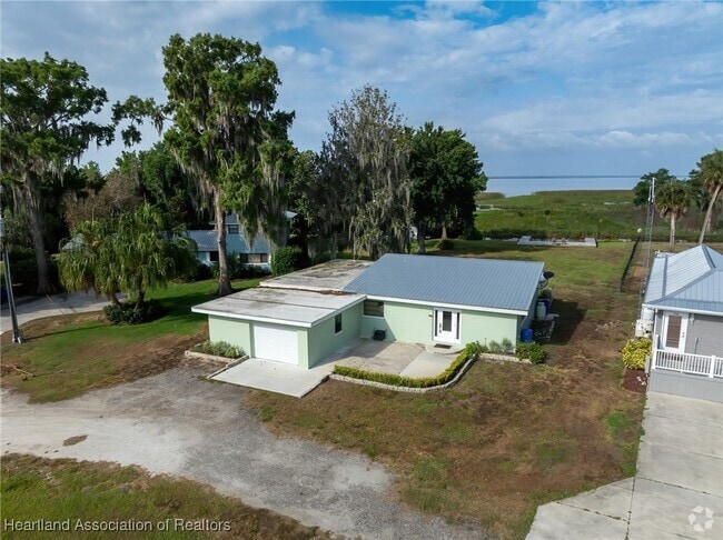 Building Photo - 102 Squirrel Point Rental