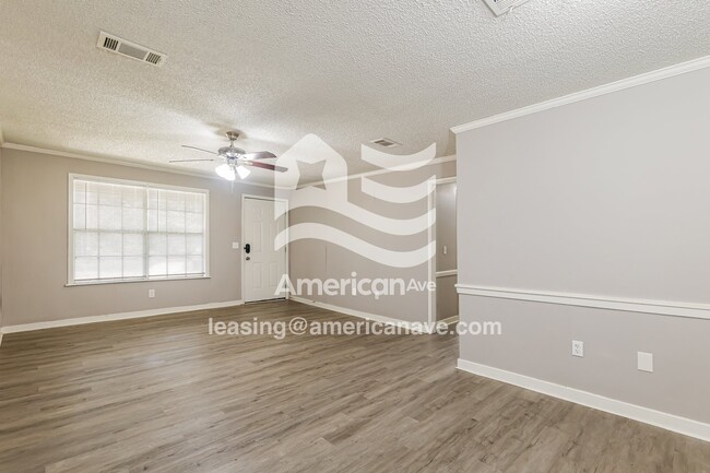 Photo - 315 Iris Ave