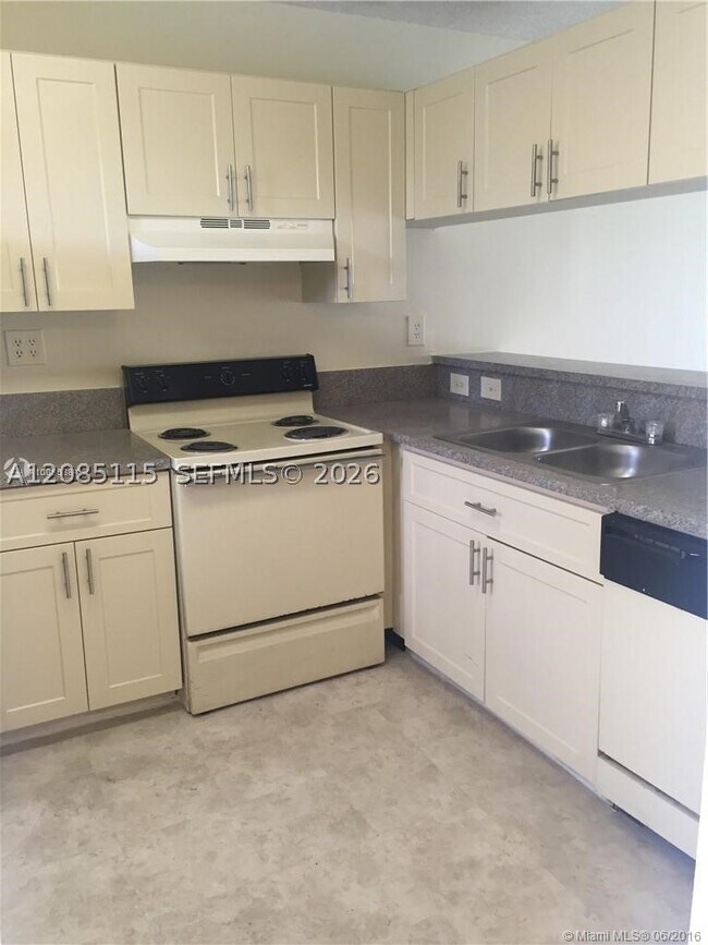 Photo - 9852 Nob Hill Ln Unit 9852