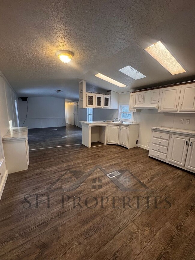 Photo - 3 BEDROOMS 2 BATHROOMS HOUSE IN HANOVERTON, OH 44423