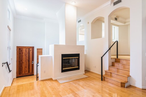 Photo - 2022 S Barrington Ave Unidad D