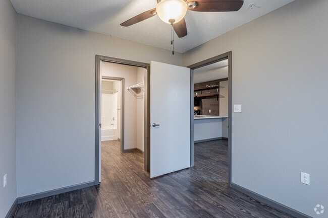 1BR, 1BA - 463 SF
