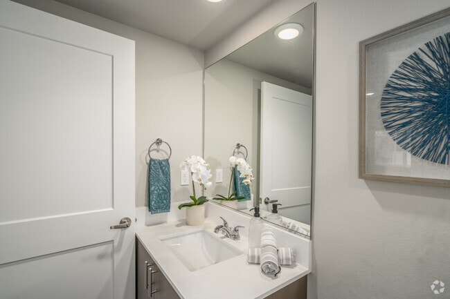 2BR, 2BA - 958SF - Bathroom - The Valley